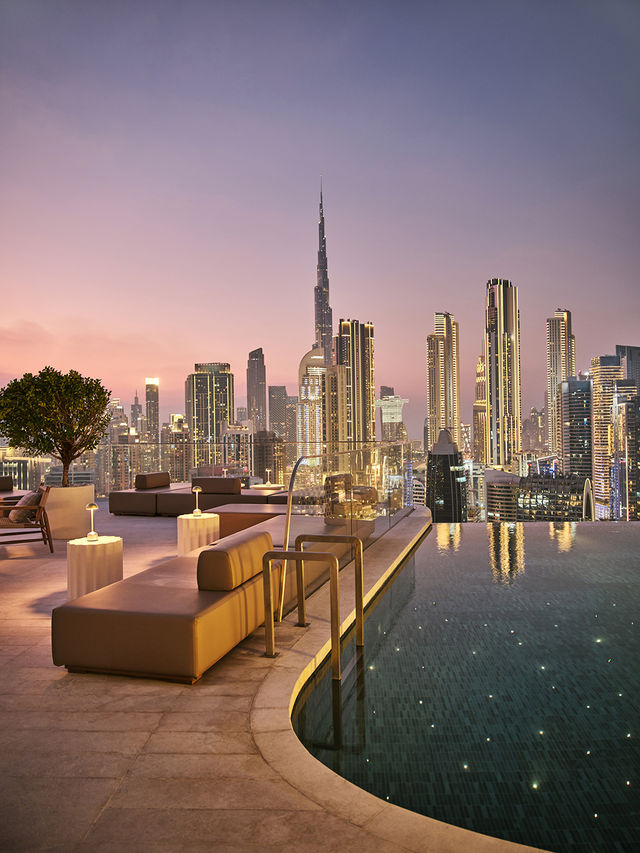 City luxury hotel lobby